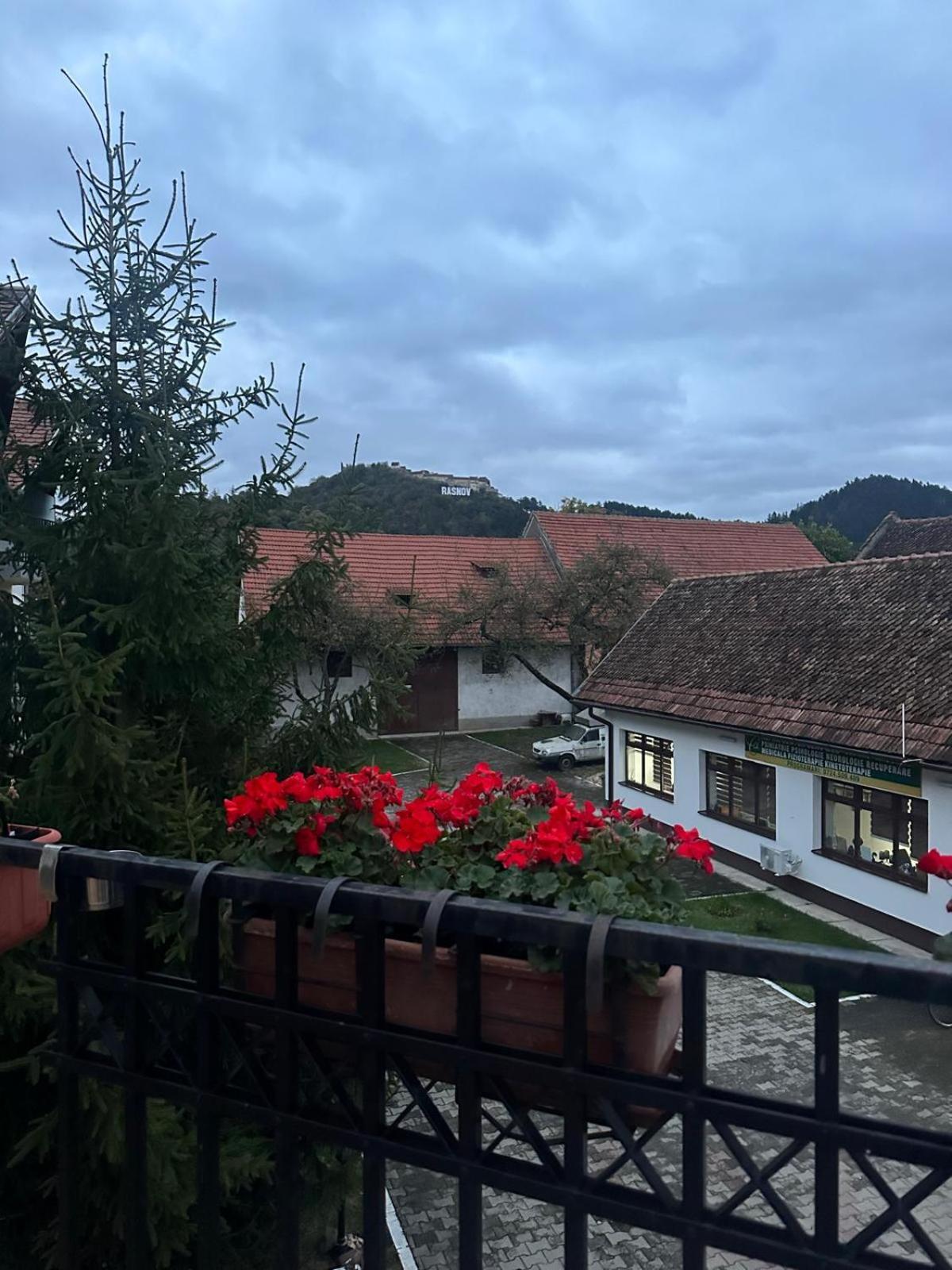 Pensiunea Casa Saxonia Rîşnov Екстериор снимка